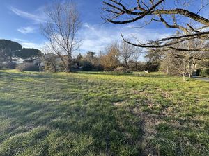 Beau terrain 1100 m2 à SOUAL