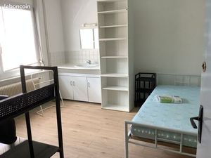 Chambre meublée pour étudiant e