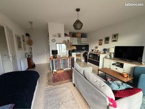 ApptT2 à louer 40m2 en tres bon état parking privatif grand balcon très bien situé à Bruge