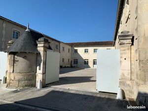 CV Cognac studio meublé avec parking sécurisé