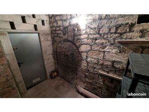 Stockage local grande cave 10m2 - rue du Temple