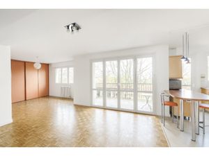 Busca Spacieux T3/4 de 91 m2 traversant avec balcon et vue