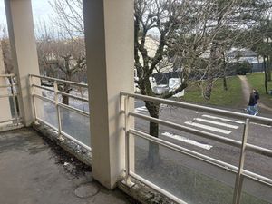 Vandoeuvre  en résidence  F2 balcon cave et garage