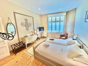 Maison Chambre d'hôtes de 279 m2 au pied de la grande plage.