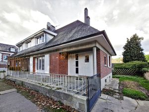 Logement 105m2 avec 3 chambres et local de 70m2 à aménager.