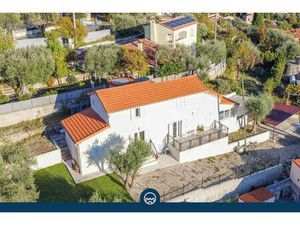 Vente maison 4 pièces 130 m² Saint-André-de-la-Roche (06730)