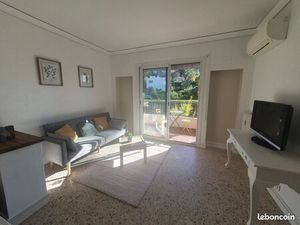 Charmant studio refait à neuf avec terrasse  cadre verdoyant proche centre