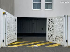 Loue garage sécurisé à Auray