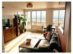 T3 meublé – 73 m² plein sud – 2 balcons – vue dégagée – chauffage collectif - parking – Je