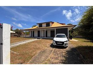 Location maison  199 m² T-6 à Remire-Montjoly  2 250 €