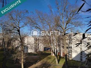 En lisière de forêt proche commerces et transport en commun