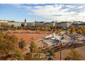 Bourgeois en dernier étage avec vue imprenable sur la Place Bellecour
