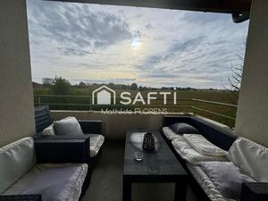 Appartement T3 d'environ 65 m² avec deux balcons  garage fermé  piscine et salle de sport 