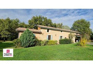 Maison en pierre - 5 chambres - Dépendances - Terrain de 3 ha