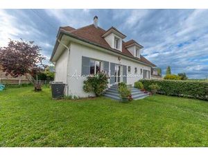 Maison familiale lumineuse avec joli jardin !