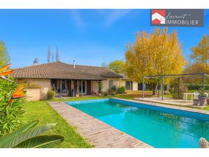 Agréable maison avec piscine proche de PONT-DE-VAUX