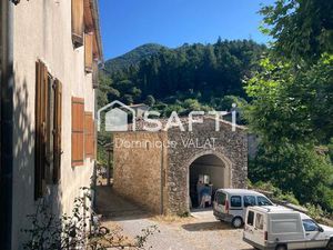 Authentique Mas Cévenol entouré de terres et bordé par la rivière
