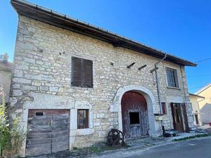 Maison à rénover sur pratiquement un hectare