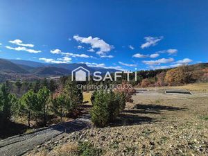 Terrain construcible et viabilisé avec vue panoramique.