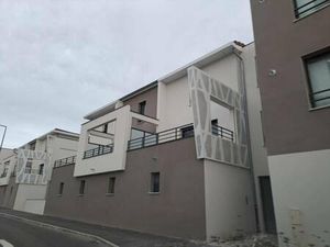 Square Habitat Valence