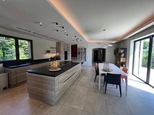 Villa de standing avec studio indépendant et piscine – Le Rouret