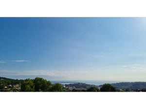 Spacieux T4 de 78 m2 en dernier étage avec vue mer