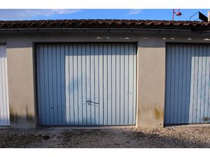 Parking / box 0 pièces 16 m² à louer la couronne 16400 ? | ERA Immobilier