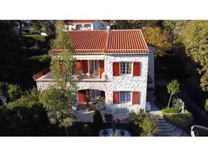 Villa de 7 pièces de 155 m2 dans un quartier très prisé ave