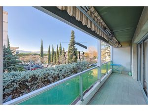 AIX EN PROVENCE Quartier des Facultés T4 lumineux et traversant avec grande terrasse  gara