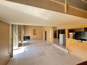 Menton centre – Loft bourgeois à rénover avec balcon et cave