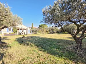 Charmante maison de plain-pied avec grand espace vert