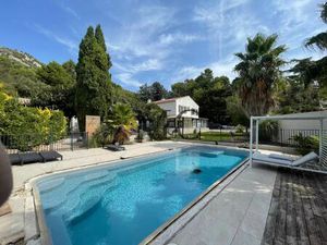 Vente maison 6 pièces 177 m² Aubagne (13400)