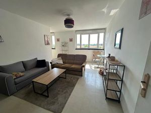 Bel appartement meublé de trois pièces avec 1 chambre