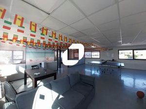 Bureaux cloisonnés avec open space