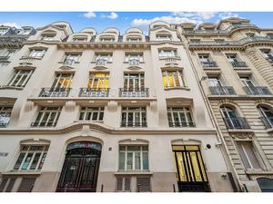 Bureaux modernes aux volumes exceptionnels en plein coeur du 8ème arrondissement