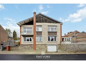 Open bebouwing met 3 slaapkamers en garage in rustige straat