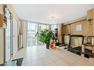 Roeselare : ruime lichtrijke duplexappartement met zolder voorzien van 2 slaapkamers en ee