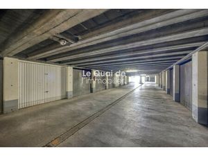 VENTE d'un Garage à GRENOBLE dans une résidence.