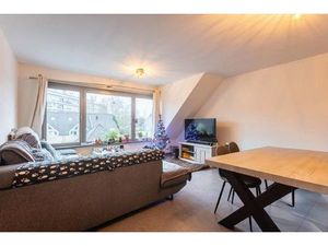 Ruim en lichtrijk appartement met garagebox te Eine