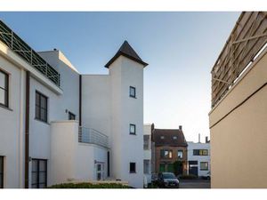 Roeselare : Ruim en lichtrijk hoekappartement gelegen op de tweede verdieping in een aange