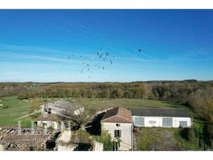 Ensemble agricole  lac et maison à rénover sur 6ha