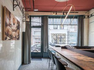 Karaktervol handelspand (restaurant + 2-slpk app) in het centrum van Gent