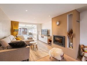 Multi-functioneel huis in het dorp van Knokke-Westkapelle