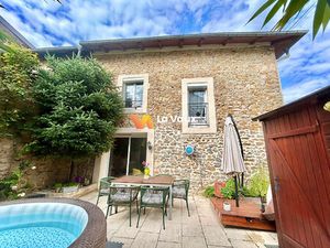 Maison Pont Saint Vincent 4 pièces  Cour-jardin.