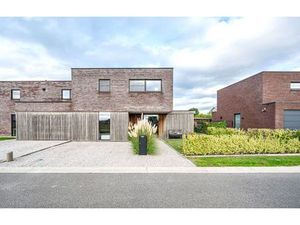 HALFOPEN BEN-WONING OP 323 M²