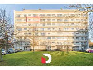 Aangenaam en lichtrijk app. op 6de verdiep met 2 slk.'ers op een toplocatie nabij het cent