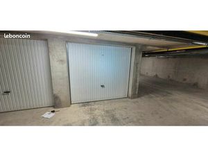 Garage box fermé en sous-sol