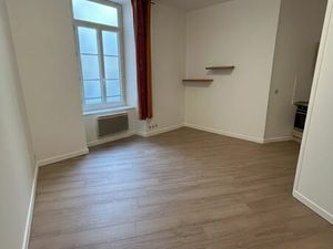 ◊ À louer – Beau T2 entièrement rénové – 1er étage d’un immeuble sécurisé