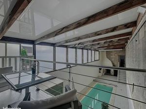 Maison avec piscine intérieure