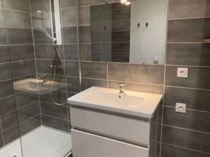 Loue beau et grand T2 prox métro Gorge de Loup